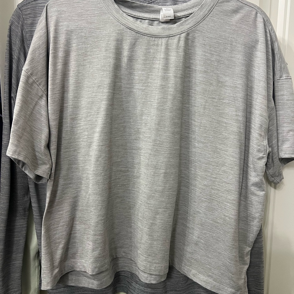 90 Degree By Reflex Gray Women's Top
